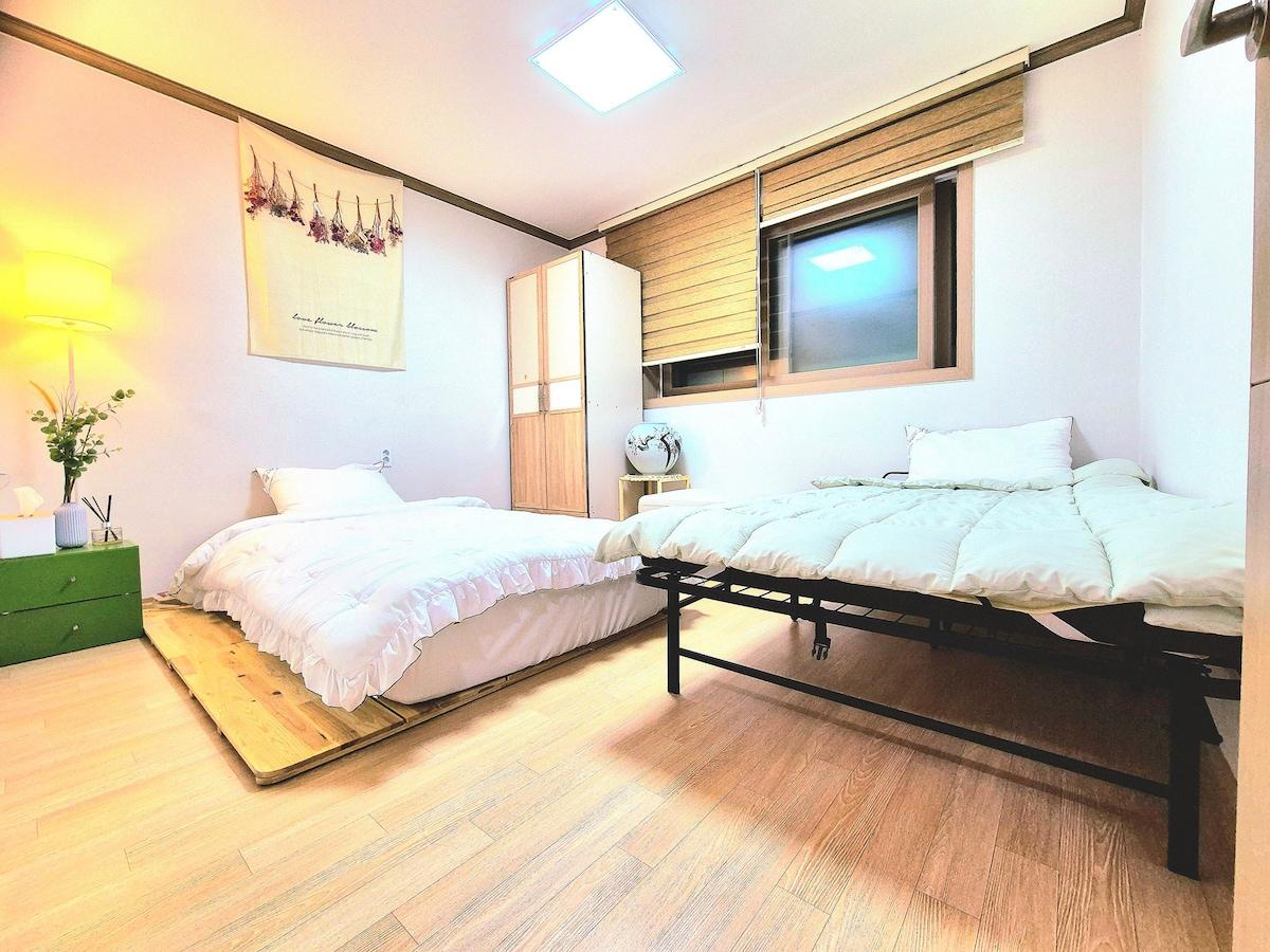 덕산면의 프라이빗 하우스 (117m², 침실 3개, 프라이빗 욕실 2개) ([진천스페이스] 혁신도시5분, 주차편한 풀옵션3룸의 초대)