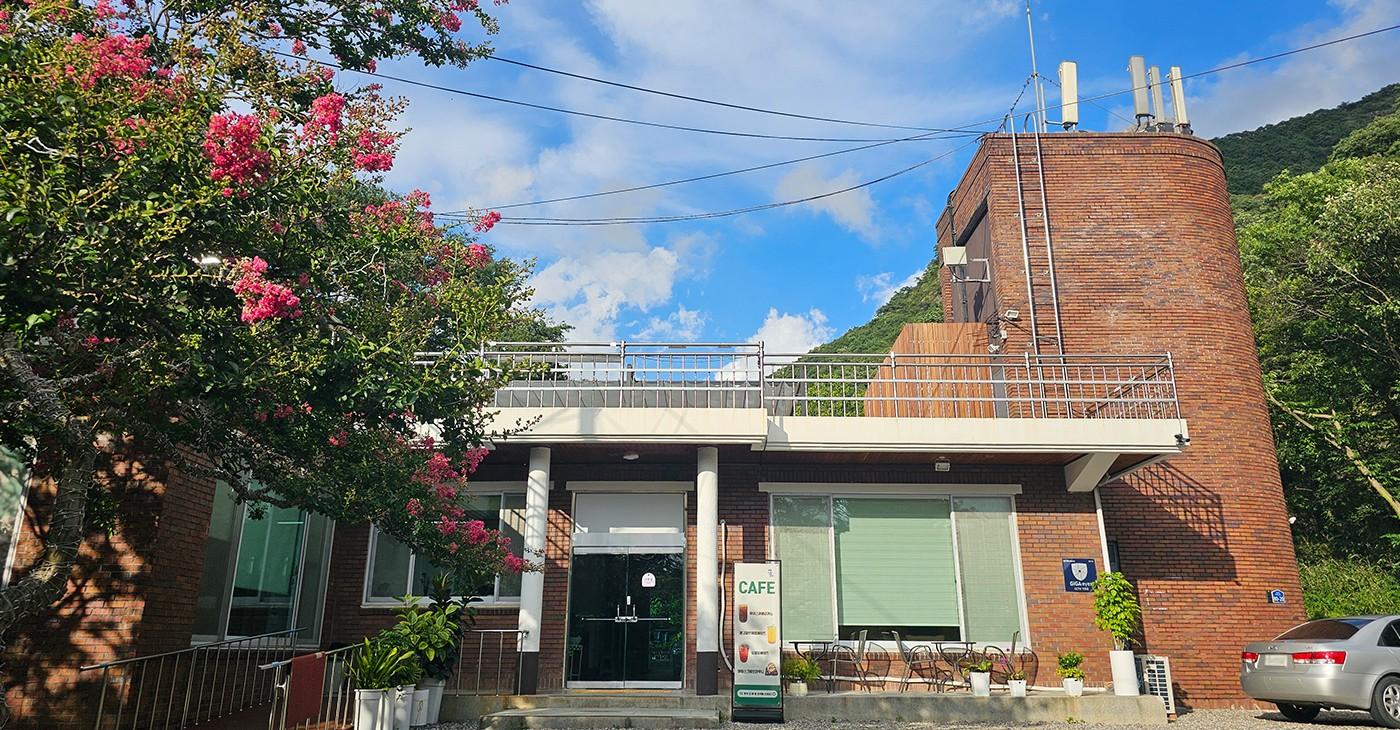 완주 더휴 캠핑장 앤 카페  (Wanju The Hue Campground N Cafe)