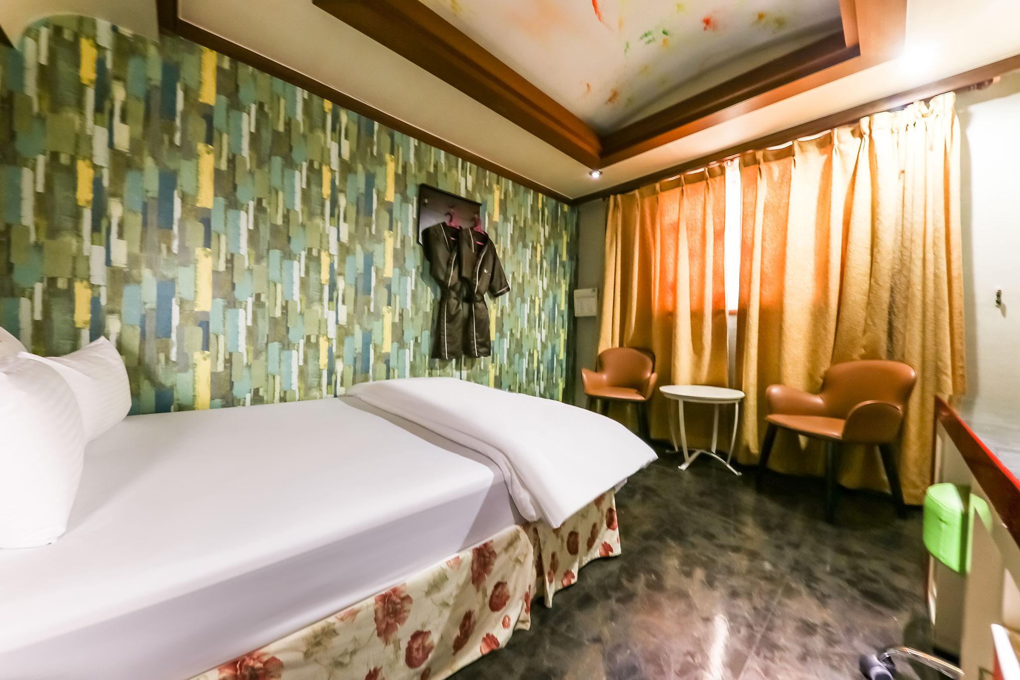 공주 버킹검 (Gongju Buckingham)