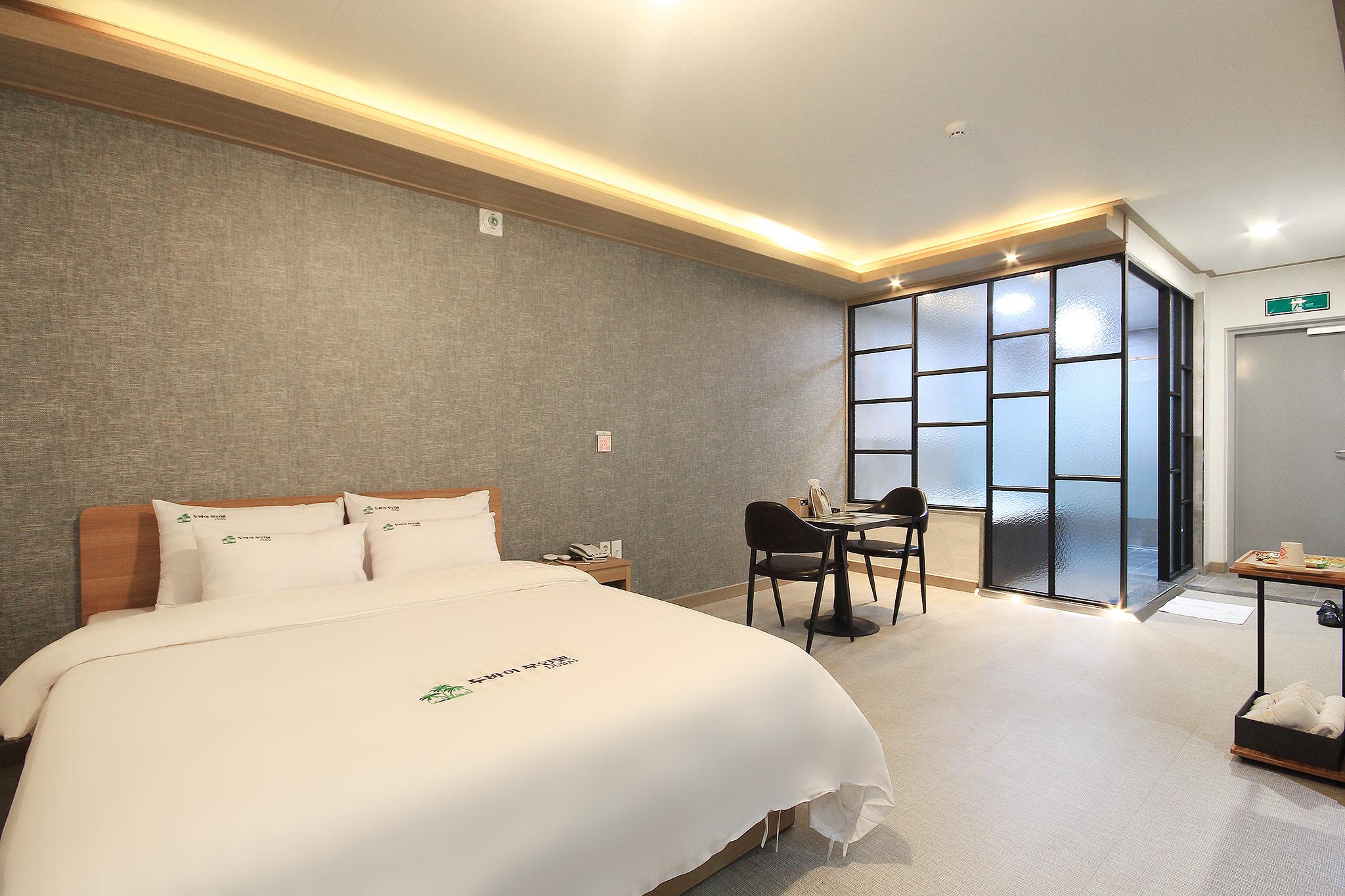 군산 두바이 드라이브인 무인텔 (Gunsan Dubai Drive-in Motel)