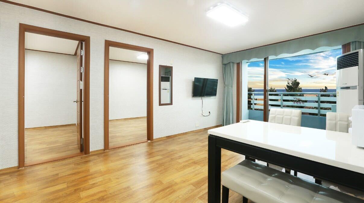양양 비치 콘도 (Yangyang Beach Condo)