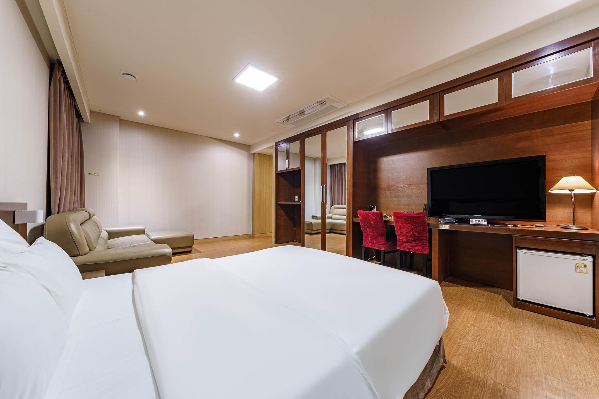 코리아 관광호텔 (Korea Tourist Hotel)