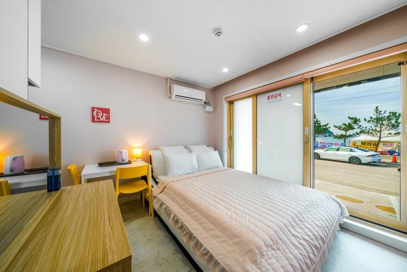 삼척 통유리오션뷰펜션 (Samcheok Tongyuri Ocean View Pension)