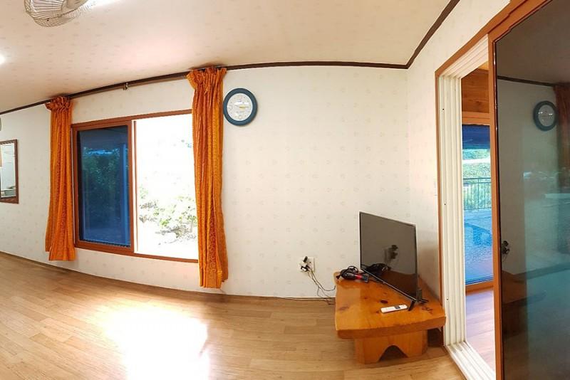 문경 강가힐링펜션 (Mungyeong Riverside Healing Pension)