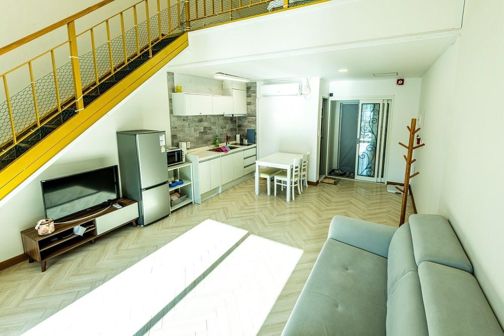 춘천애견펜션 꽃길만 걷개 (Chuncheon Dog pension Walk the Flower Path)