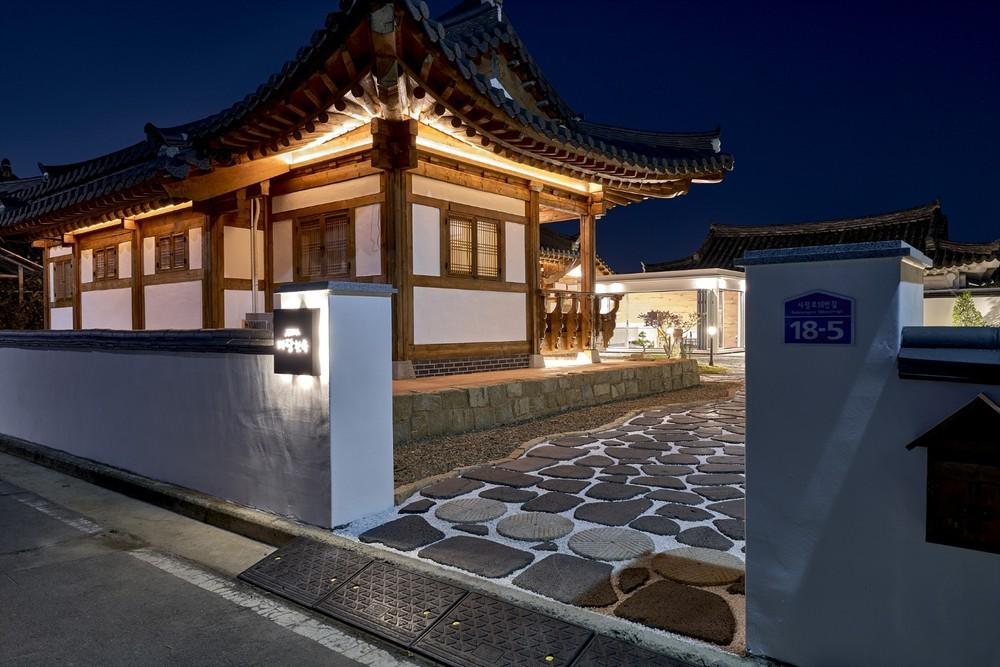 마당한옥 (Madang Hanok)