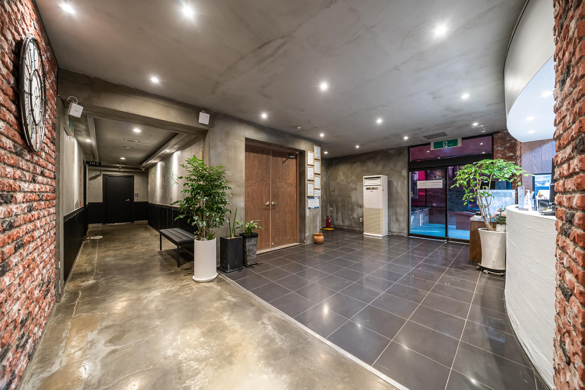 화성 월문 허니비1 (Hwaseong Wolmoon Honey Bee 1)