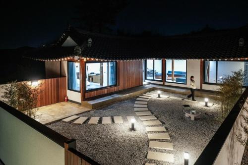 강릉 저동하녹펜션 (Gangneung Jeodong Hanok Pension (newly built))