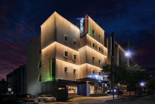 블로 바이 블로 호텔 (BLO BY BLO HOTEL)