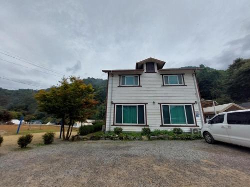 가평 잔디구장 펜션 (Gapyeong Jandigujang Pension)