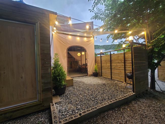 Muju Glamping & Pool Villa Caravan