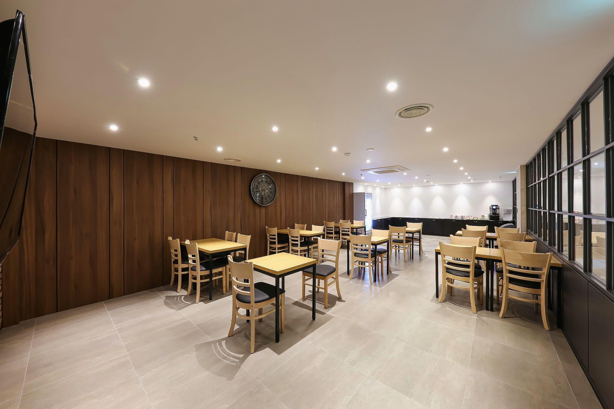 알마 비즈니스 호텔 (Jincheon Alma Business Hotel)