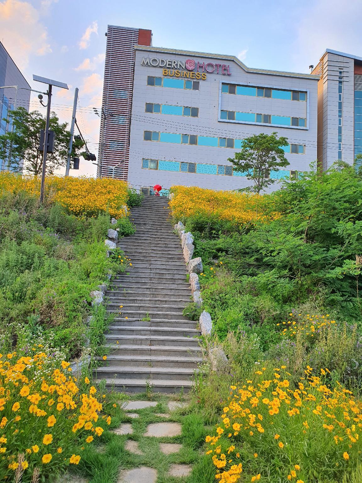 모던 비즈니스 호텔 (Modern business hotel)