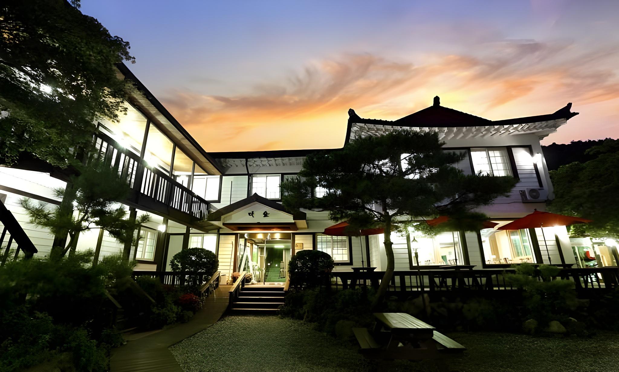 무주 다숲펜션 (Muju Dasup Pension)