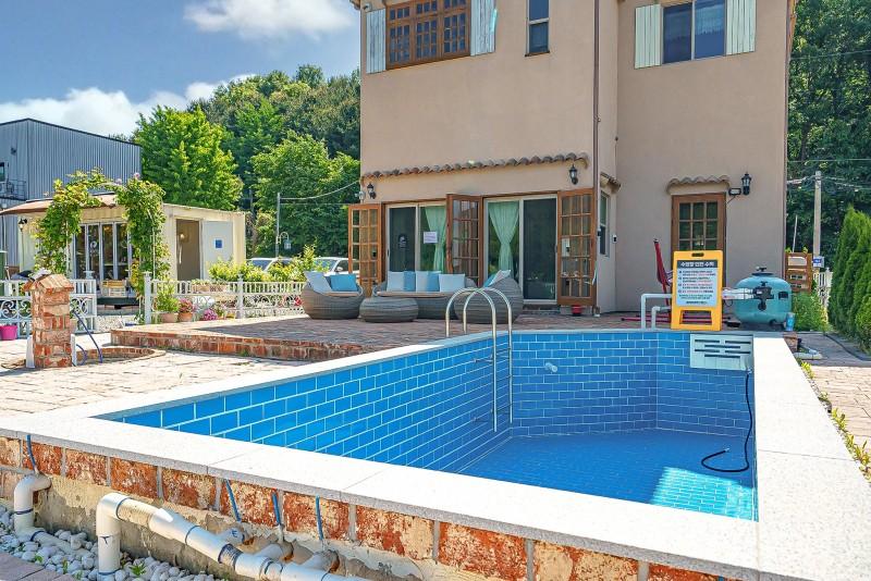 용인 쁘띠프로방스펜션 (Yongin Petit Provence Pension)