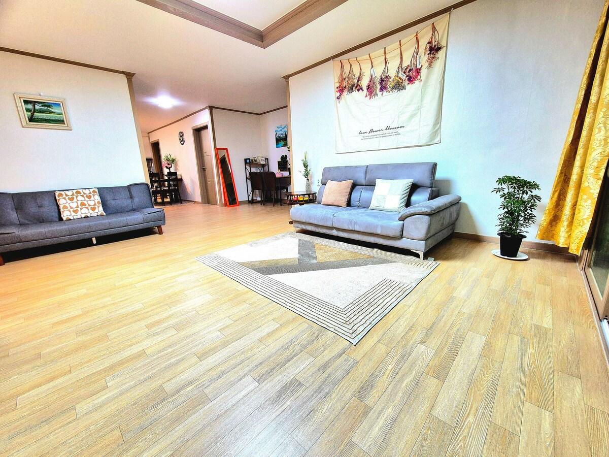 덕산면의 프라이빗 하우스 (117m², 침실 3개, 프라이빗 욕실 2개) ([진천스페이스] 혁신도시5분, 주차편한 풀옵션3룸의 초대)