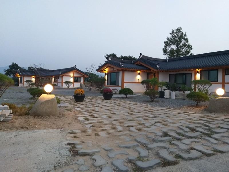 청주 예궁한옥마을펜션 (Cheongju Yegung Hanok Village Pension)