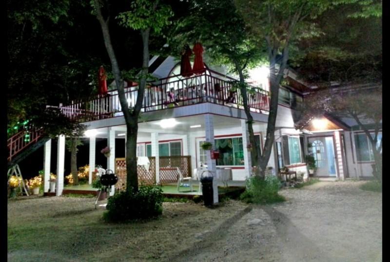 가평 꽃무지펜션 (계곡인근) (Gapyeong Flower Muji Pension (near the valley))