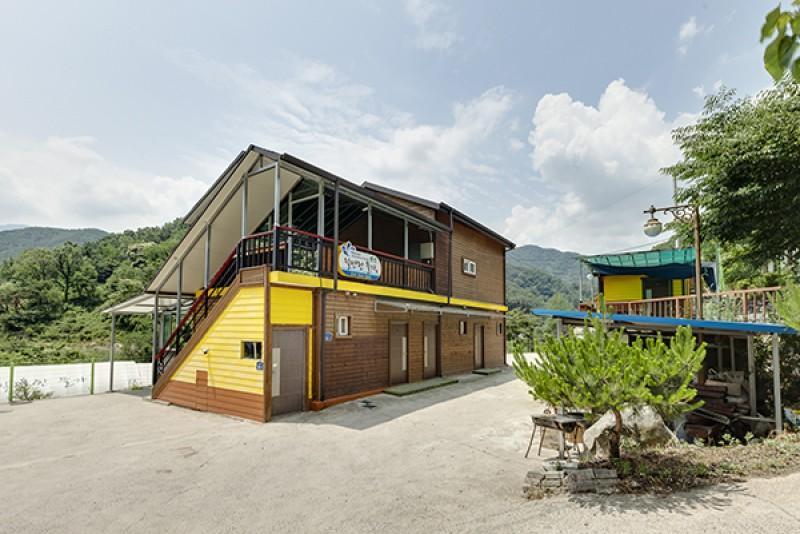 성주 쉴만한물가펜션 (Seongju Resting Water Pension)