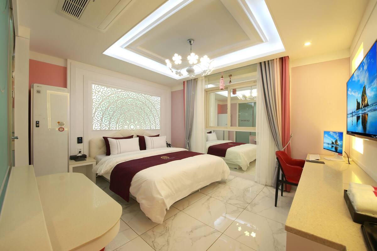 남원 퀸즈 드라이브 인 (Namwon Queens Drive in )