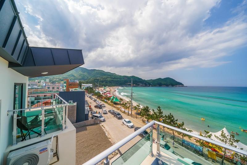 삼척 통유리오션뷰펜션 (Samcheok Tongyuri Ocean View Pension)