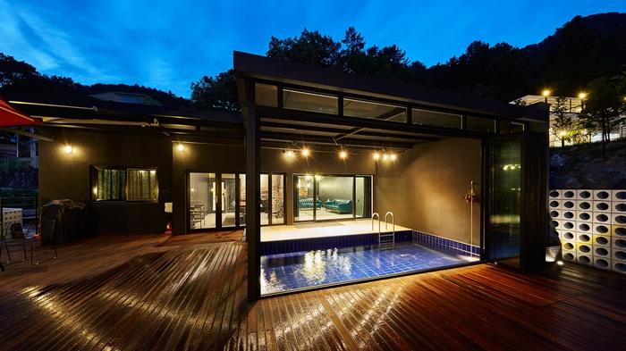 Seasoning Pool Villa