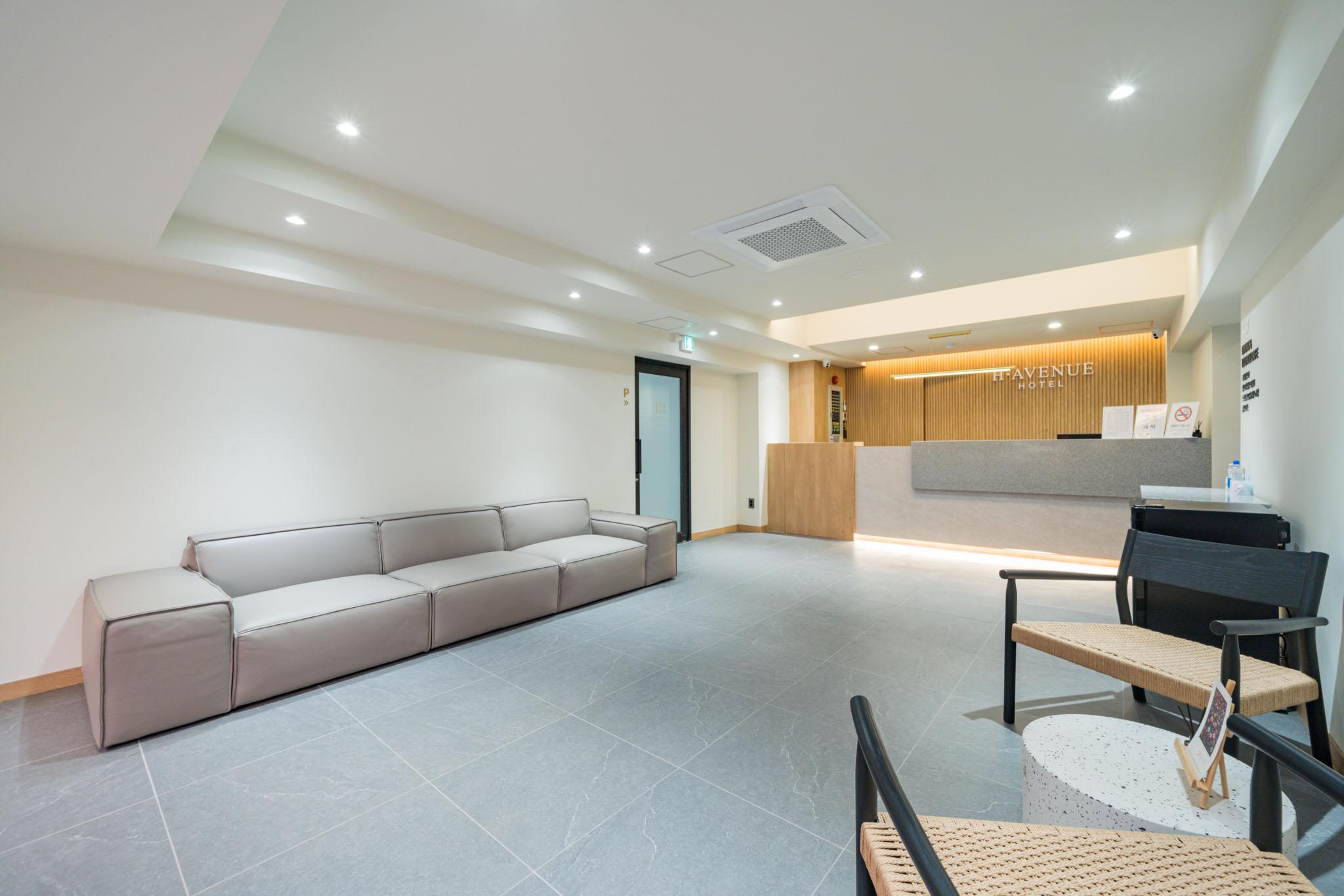 충주 에이치에비뉴 시청점 (Chungju H Avenue City Hall Branch)