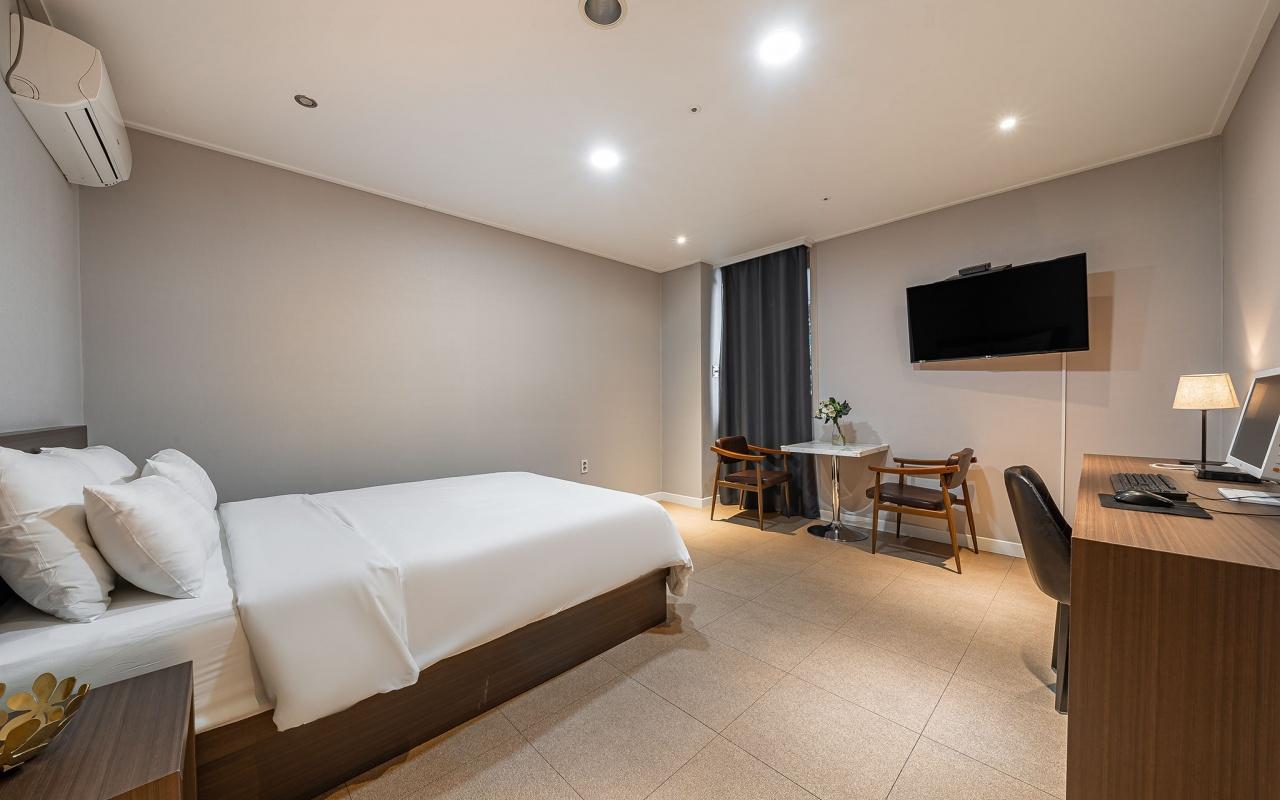 호텔 아모르 (Dongtan Hotel Amor)