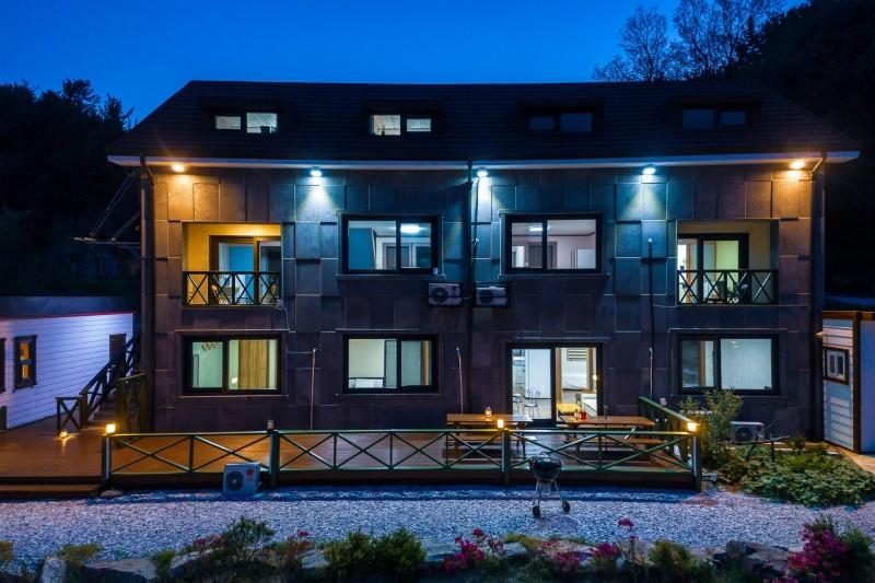 울진 돌빛펜션 (Uljin Dolbit Pension)