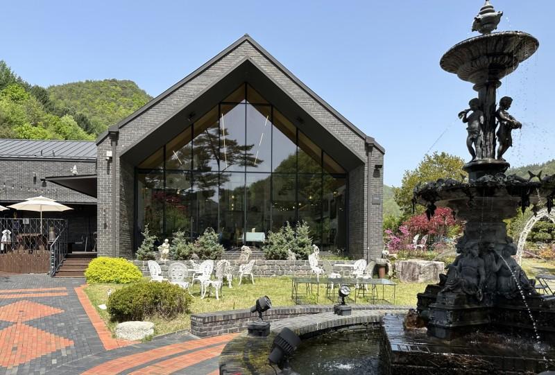 홍천 피콕빌리지 (Hongcheon Peacock Village)