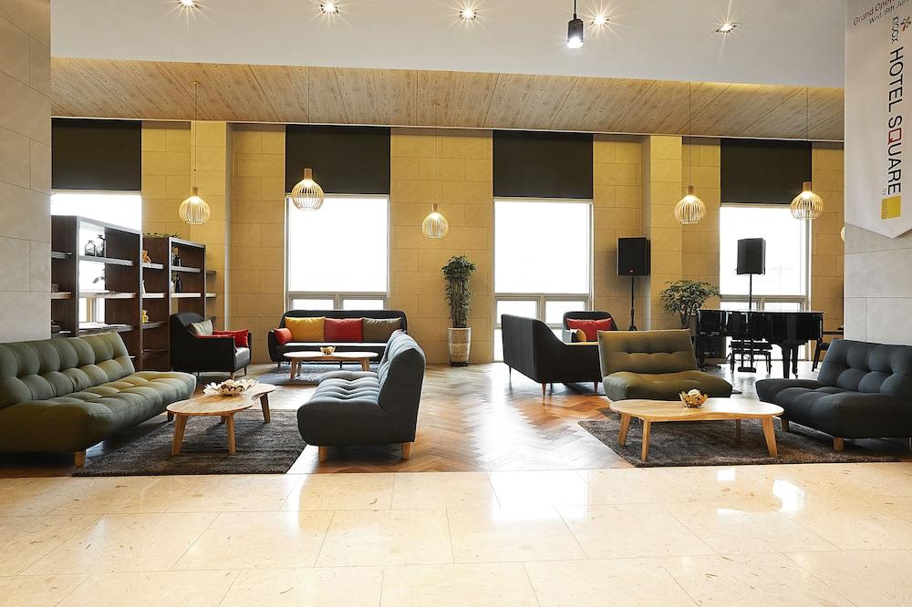 호텔 스퀘어 (Hotel Square)