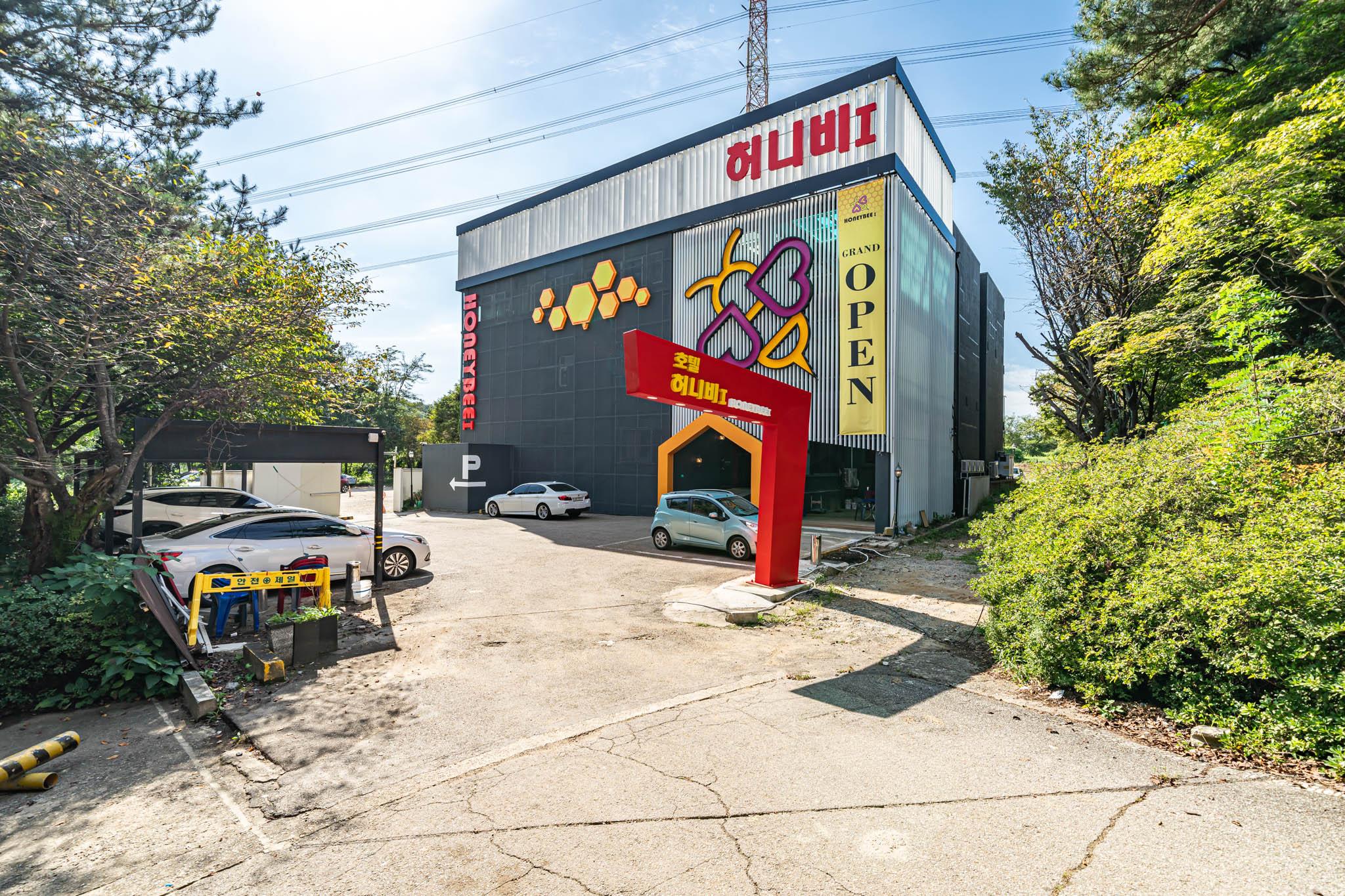 화성 월문 허니비1 (Hwaseong Wolmoon Honey Bee 1)