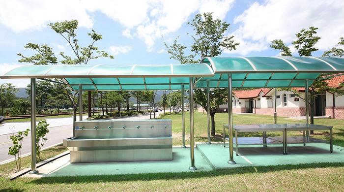 Songjeong Village Tree Flower Auto Camping Site