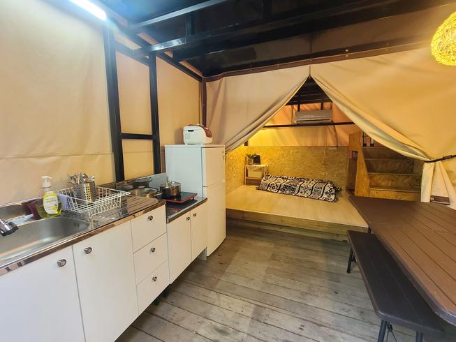 Muju Glamping & Pool Villa Caravan