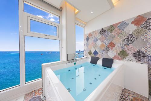 삼척 하얀낭만 펜션 (Samcheok White Romantic Pension)