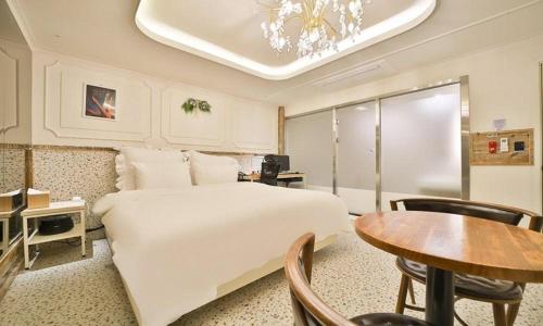 2월 호텔 동대구점 (Hotel February Dongdaegu Station)