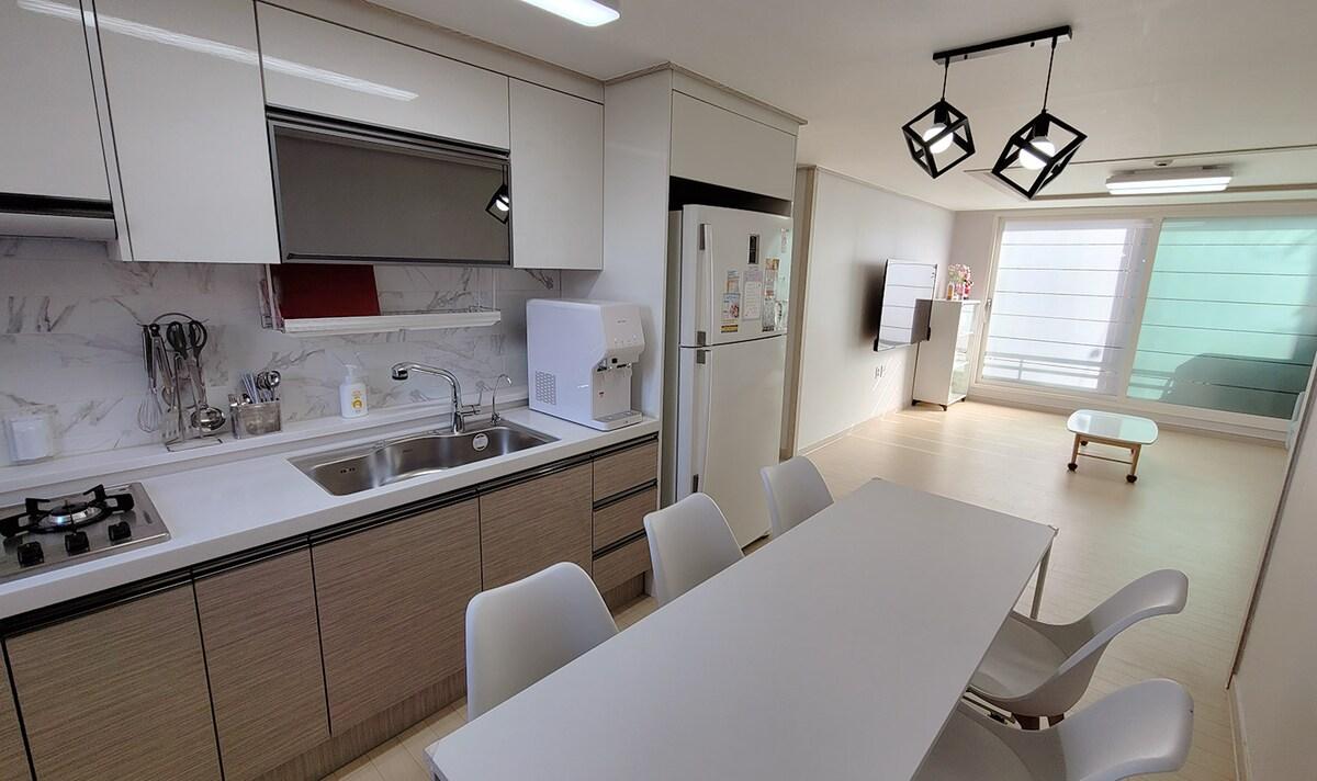 신평면의 빌라 (82m², 침실 3개, 프라이빗 욕실 2개) (C 【당진 삽교호 4~6인용 대형숙소】 무료주차 / 커피머신 / 넷플릭스 / 놀이동산)