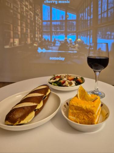 # Lucky Oasis full of cypress scents # Jeongja Traditional Market # Home Cinema #Couple