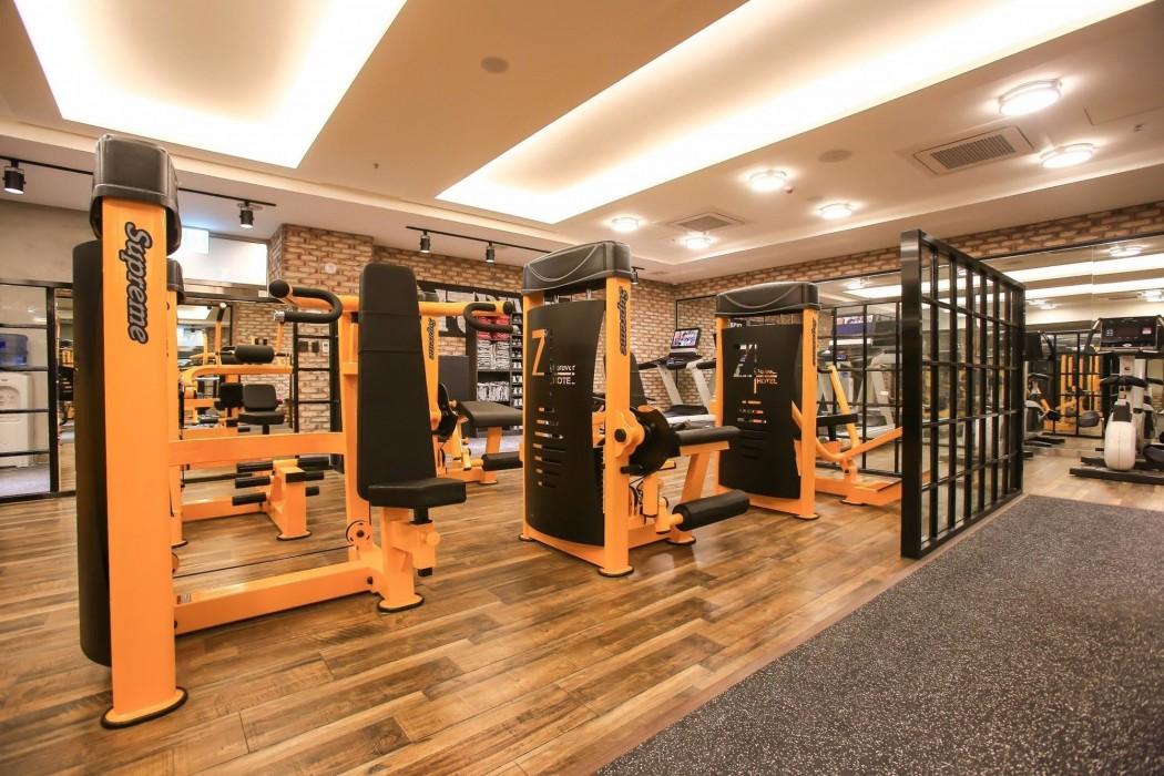 호텔 2.4 (Hotel 2.4)