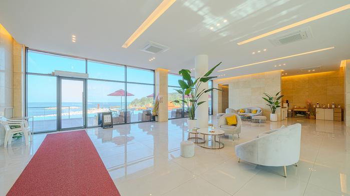 Madame Annette Pool Villa