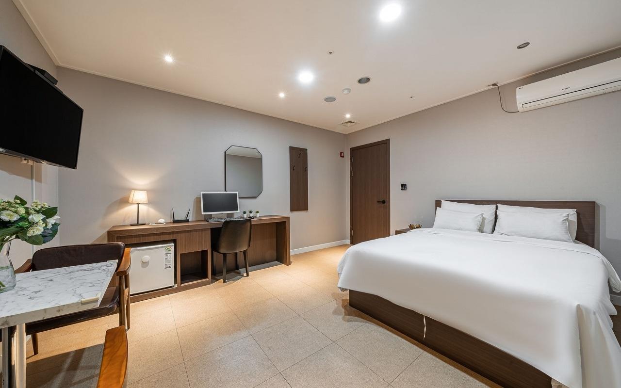 호텔 아모르 (Dongtan Hotel Amor)