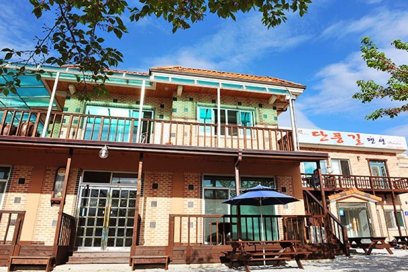 영주 부석사아래단풍길펜션 (Yeongju Buseoksa Maple Pension)