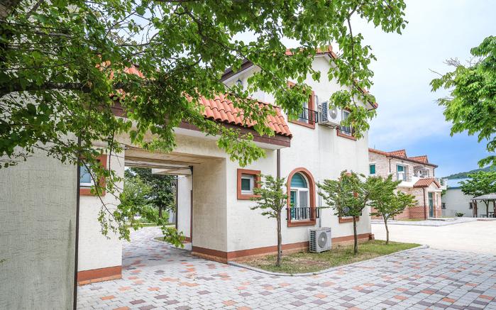 Songjeong Village Tree Flower Pension