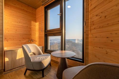 어반이스트 호텔 (Urban-Est Hotel)