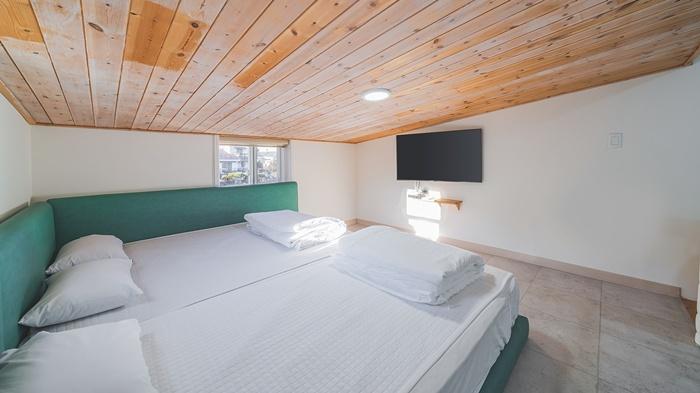 Rapunzel Kids Pool Villa