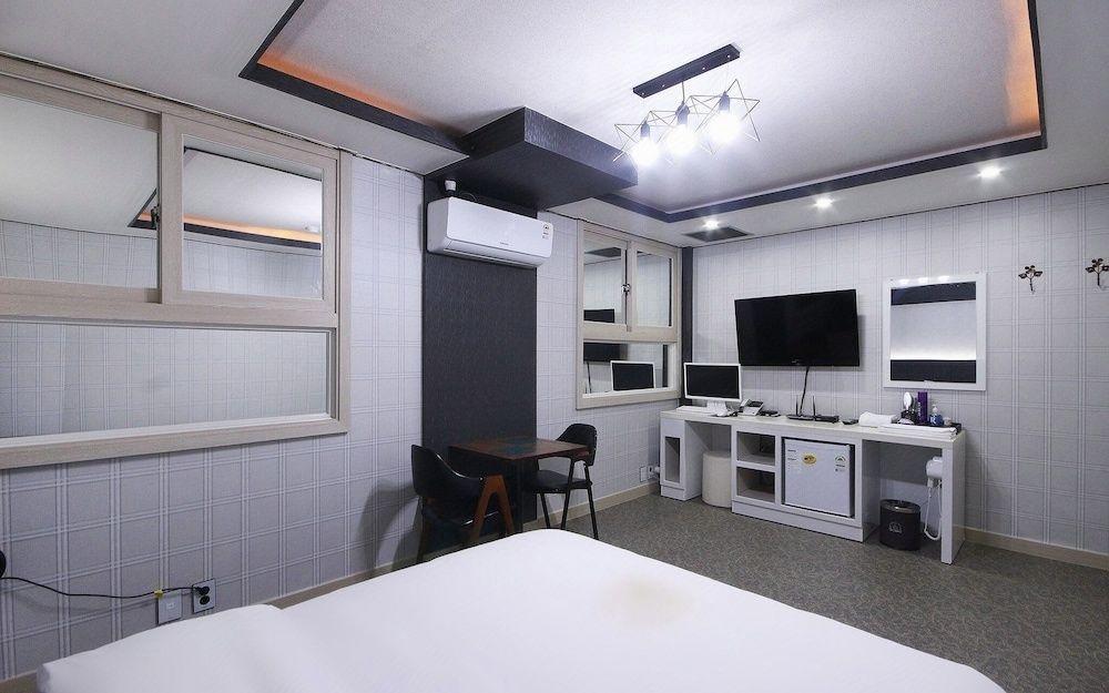 Gwangju Songjeong Station Spede