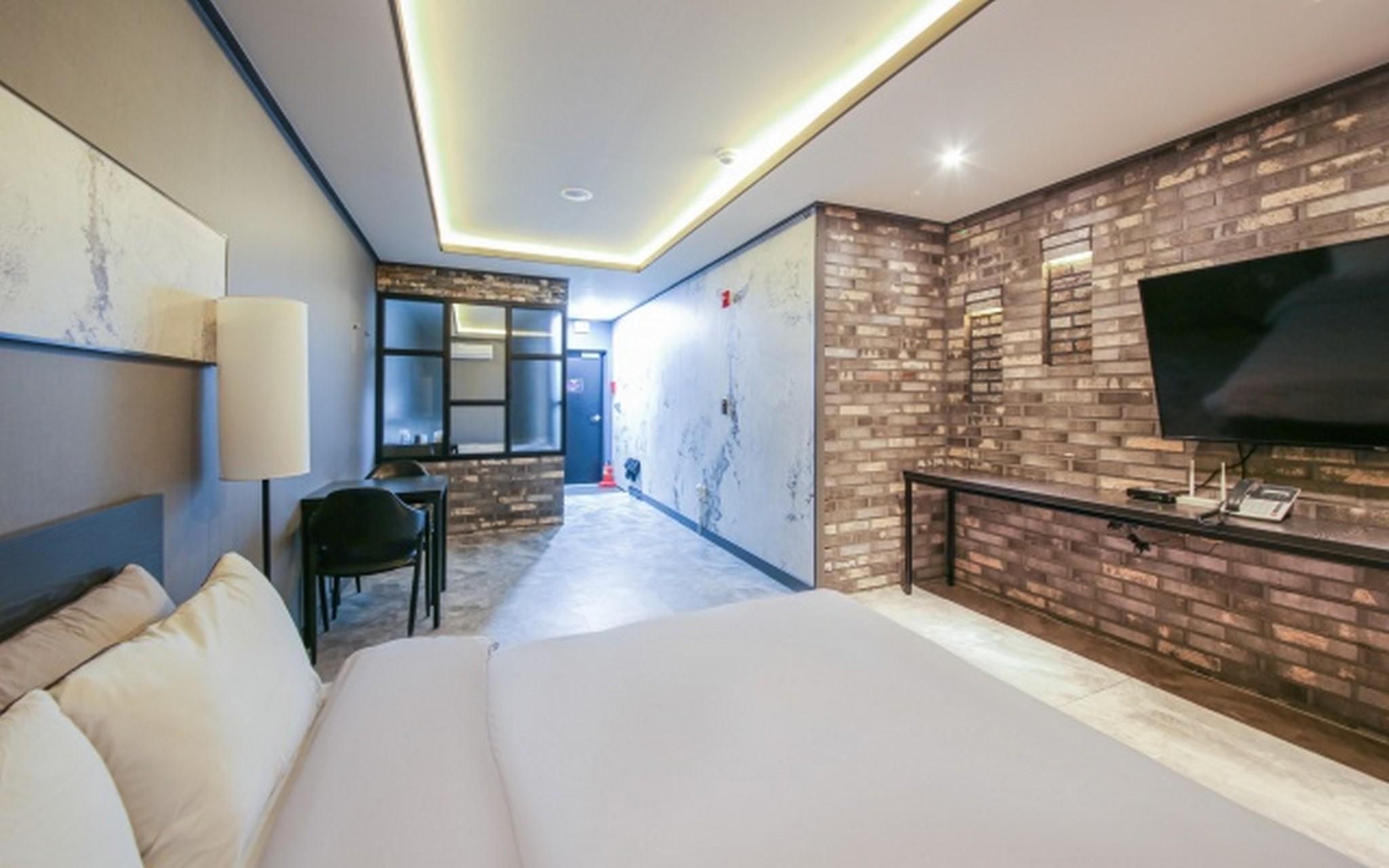 무주 무주무인텔 (Muju Muju Self check-in Motel)