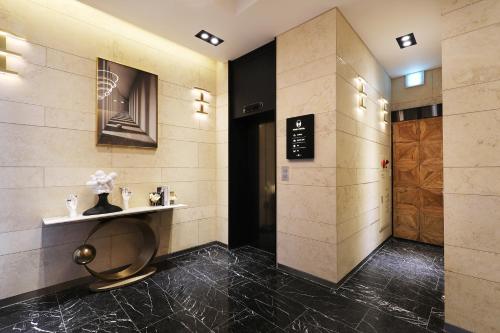 마리 호텔 (Mari Hotel)