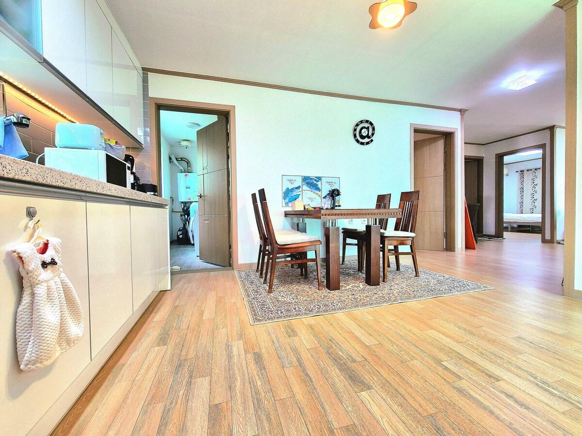 덕산면의 프라이빗 하우스 (117m², 침실 3개, 프라이빗 욕실 2개) ([진천스페이스] 혁신도시5분, 주차편한 풀옵션3룸의 초대)