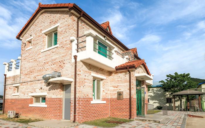 Songjeong Village Tree Flower Pension